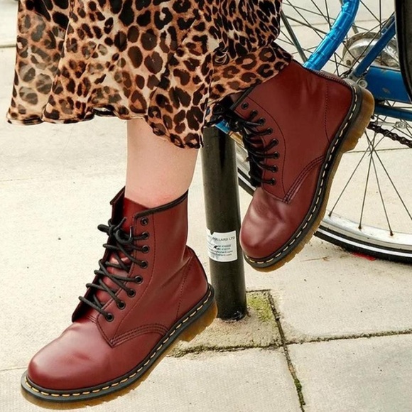 Dr Martens Doc Martens 1460 SMOOTH LEATHER LACE UP BOOTS Cherry Red Size 7 - Picture 1 of 11